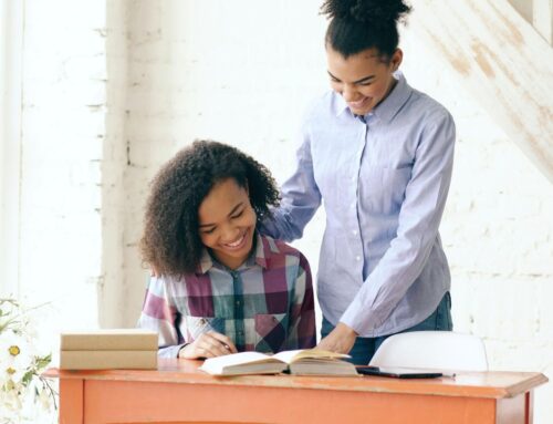 Il peso delle aspettative sui figli e come accompagnare gli adolescenti nel nuovo anno scolastico